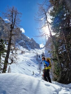 Passi essenziali per pianificare un'uscita sulla neve