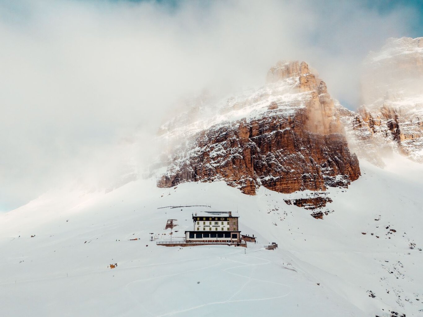 Le strutture di accoglienza in montagna: rifugi e bivacchi