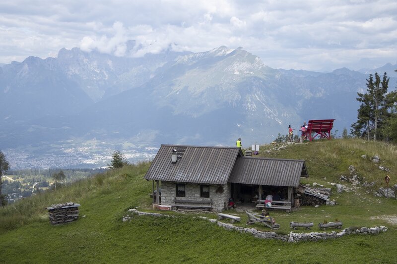 NEVEGAL PANCHINA GIGANTE